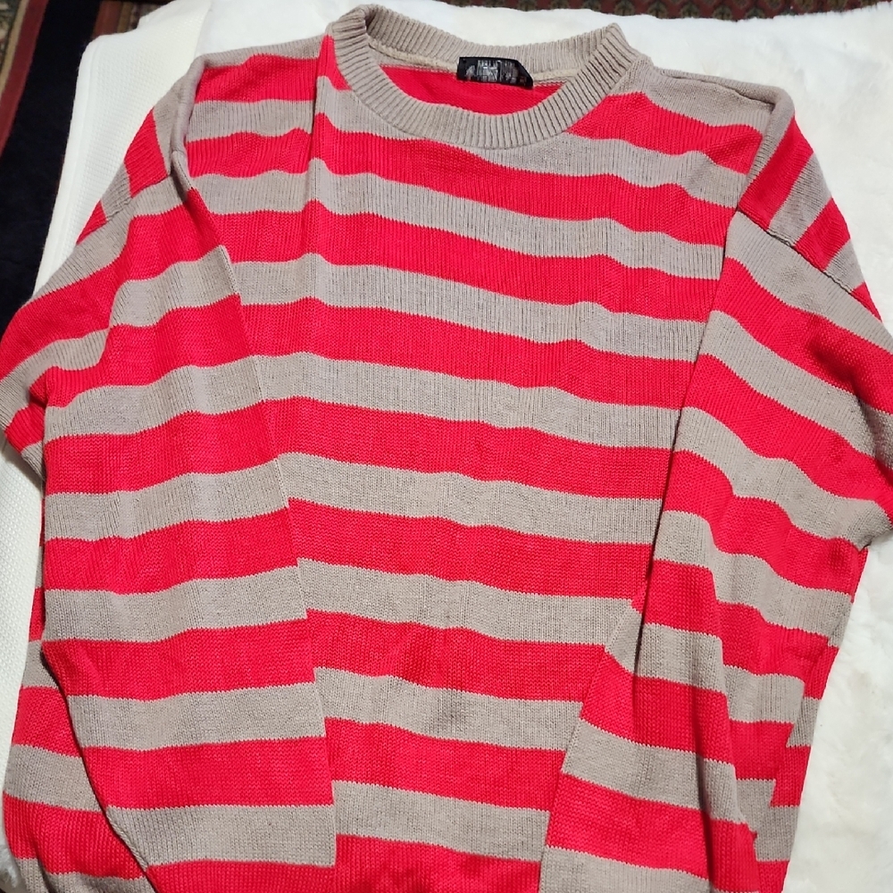 Striped Red and Tan Men's Sweater. Size Large. CHEZ VEE.